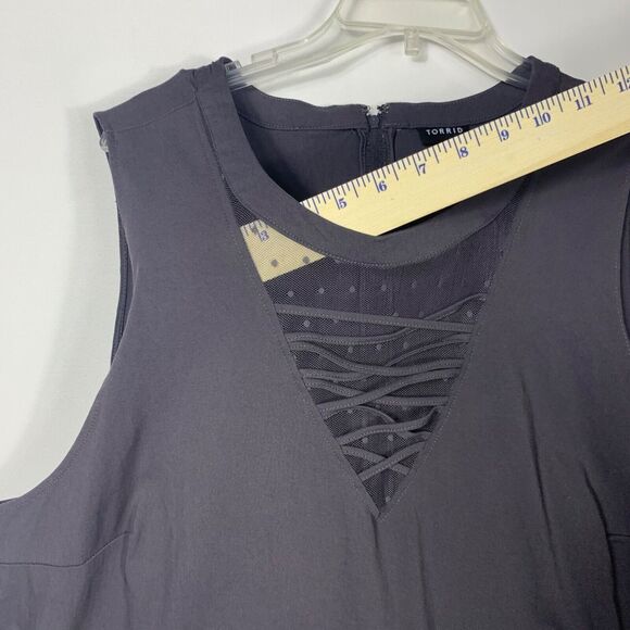 Torrid Shirt Womens Top Size 4 Dark Gray Sleeveless Peplum Blouse Lace V Neck - Picture 6 of 9